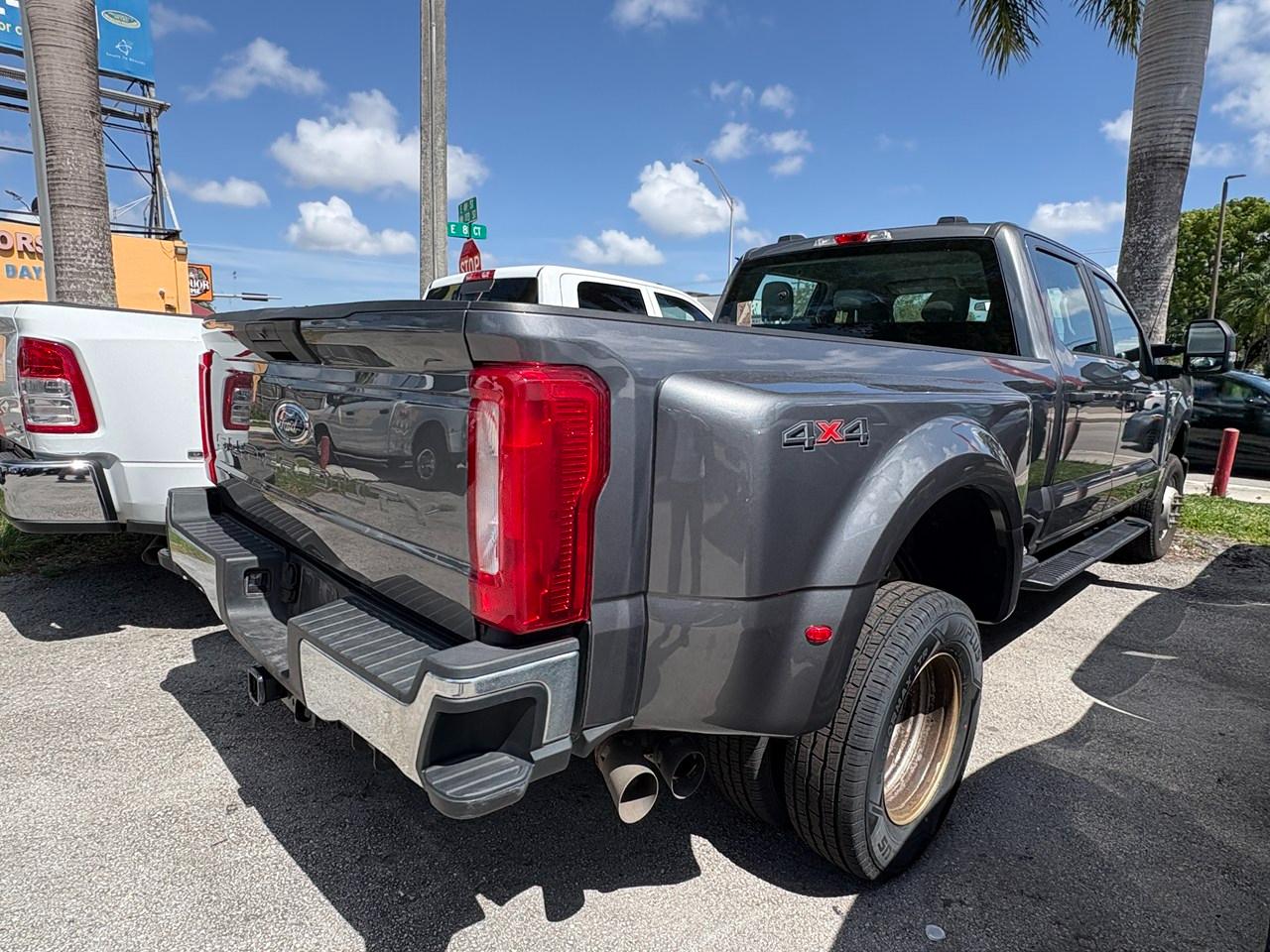 Ford F-350 SD King Ranch Crew Cab Long Bed DRW 4WD 2024
