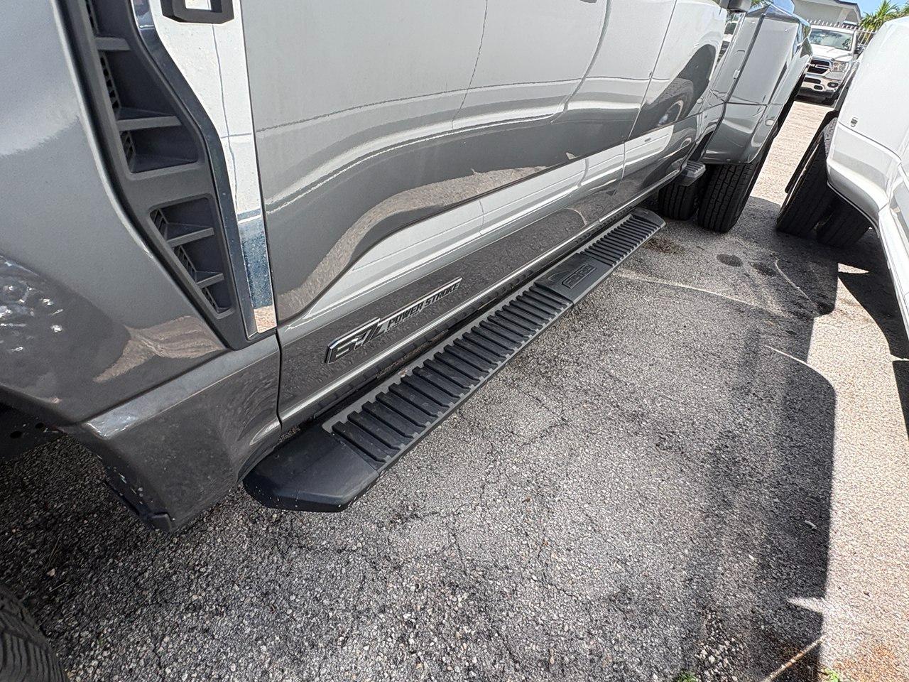 Ford F-350 SD King Ranch Crew Cab Long Bed DRW 4WD 2024