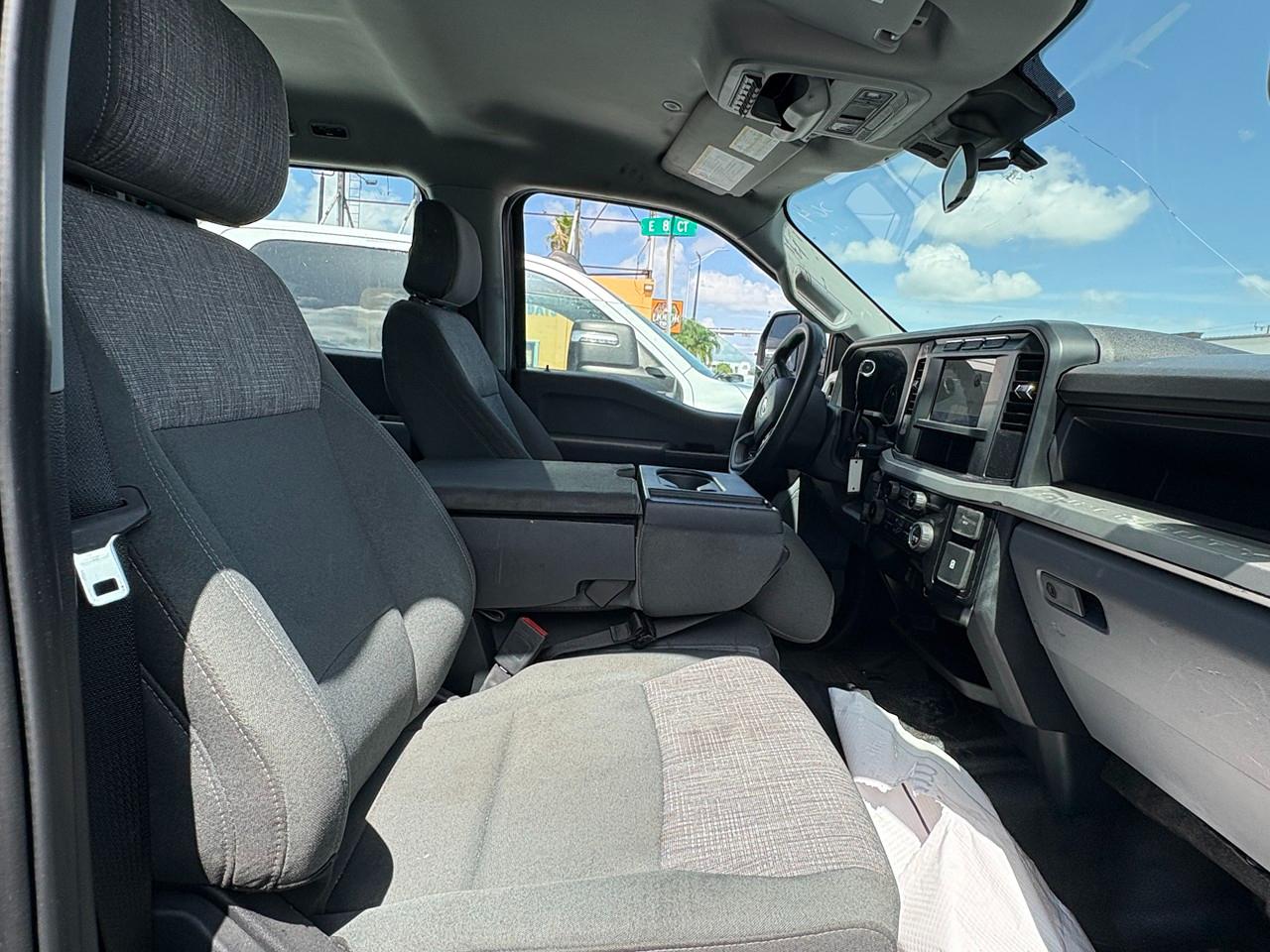 Ford F-350 SD King Ranch Crew Cab Long Bed DRW 4WD 2024