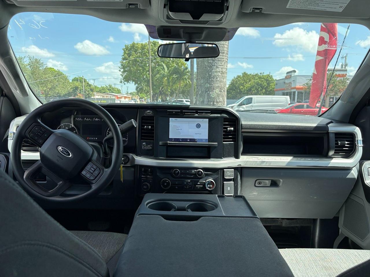 Ford F-350 SD King Ranch Crew Cab Long Bed DRW 4WD 2024