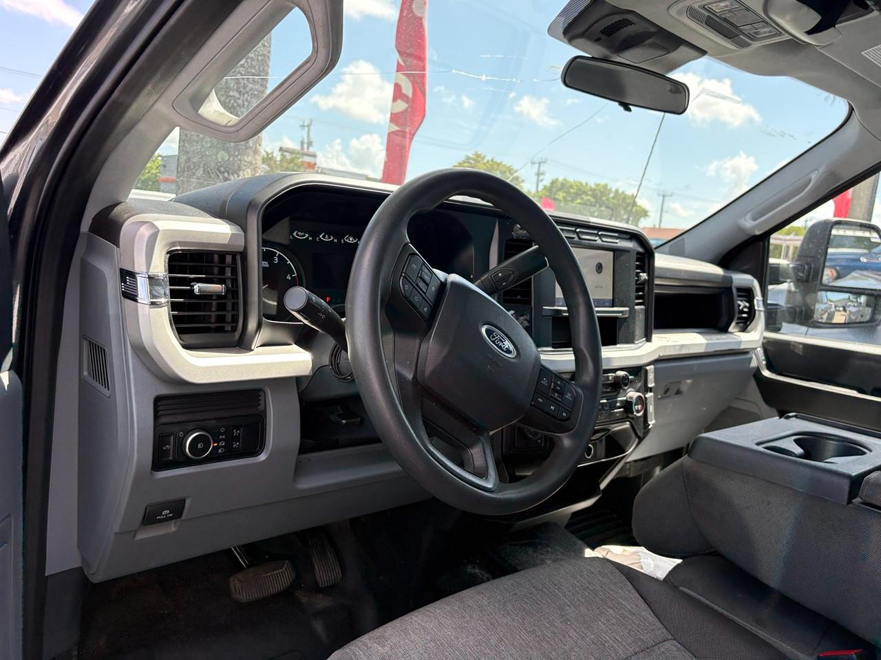 Ford F-350 SD King Ranch Crew Cab Long Bed DRW 4WD 2024