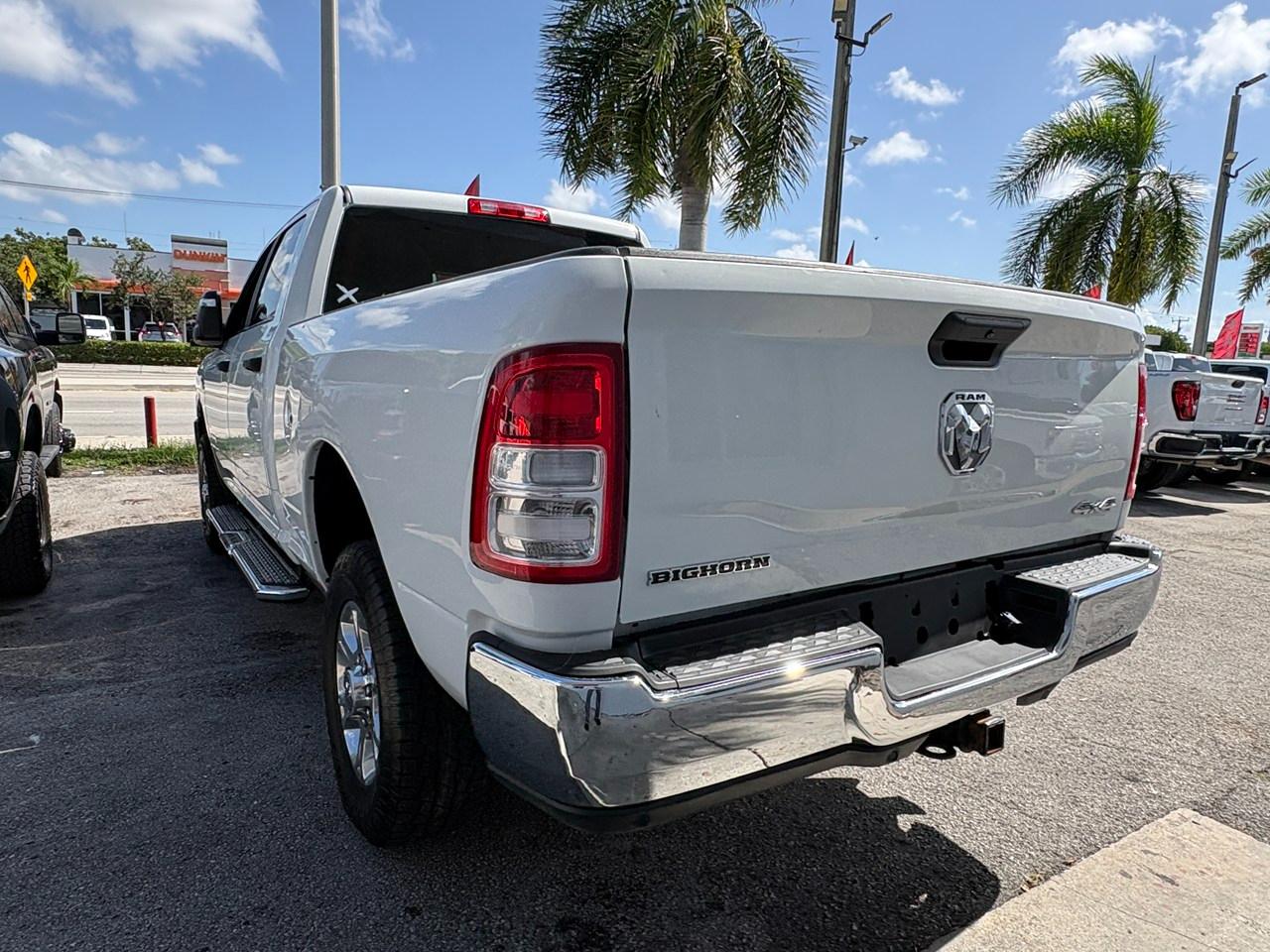 RAM 2500 Tradesman Crew Cab SWB 4WD 2024