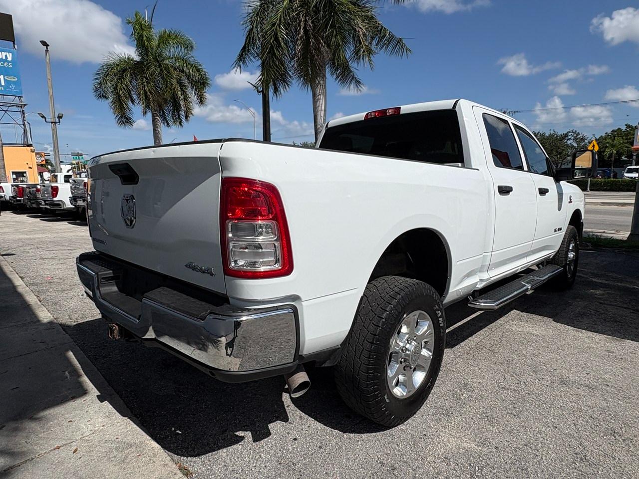 RAM 2500 Tradesman Crew Cab SWB 4WD 2024