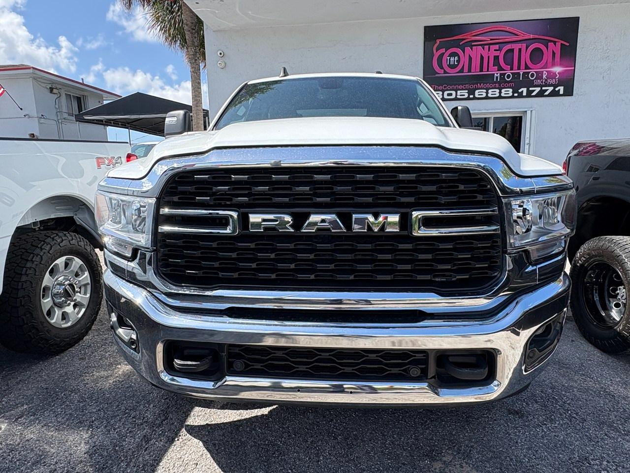 RAM 2500 Tradesman Crew Cab SWB 4WD 2024
