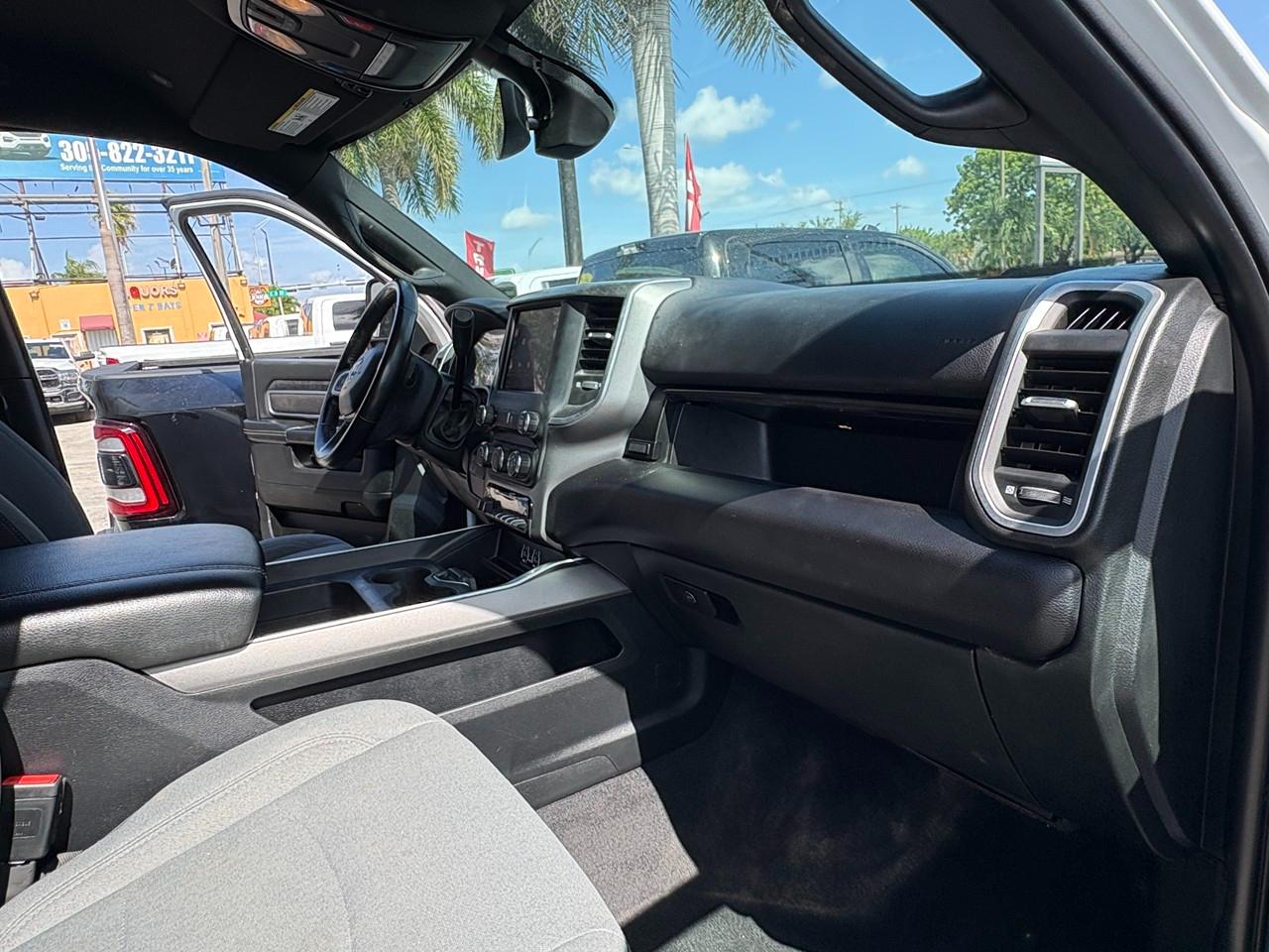RAM 2500 Tradesman Crew Cab SWB 4WD 2024