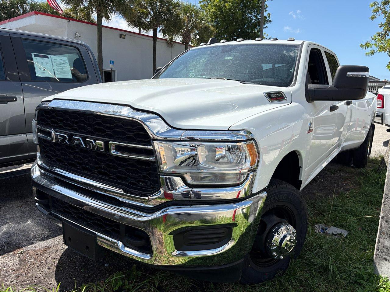 RAM 3500 Tradesman Crew Cab 4WD DRW 2024
