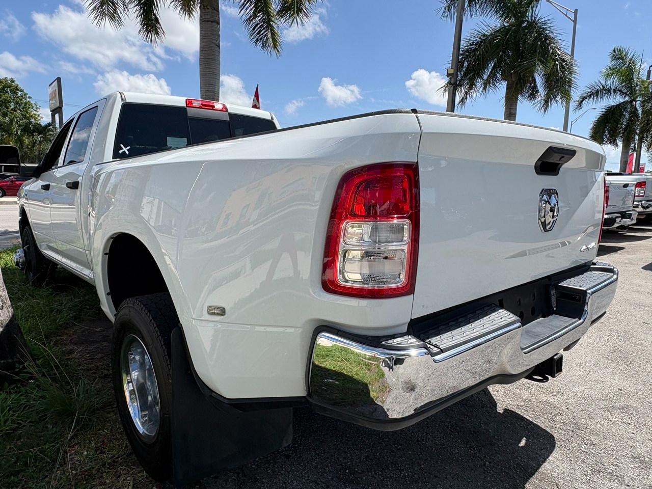 RAM 3500 Tradesman Crew Cab 4WD DRW 2024