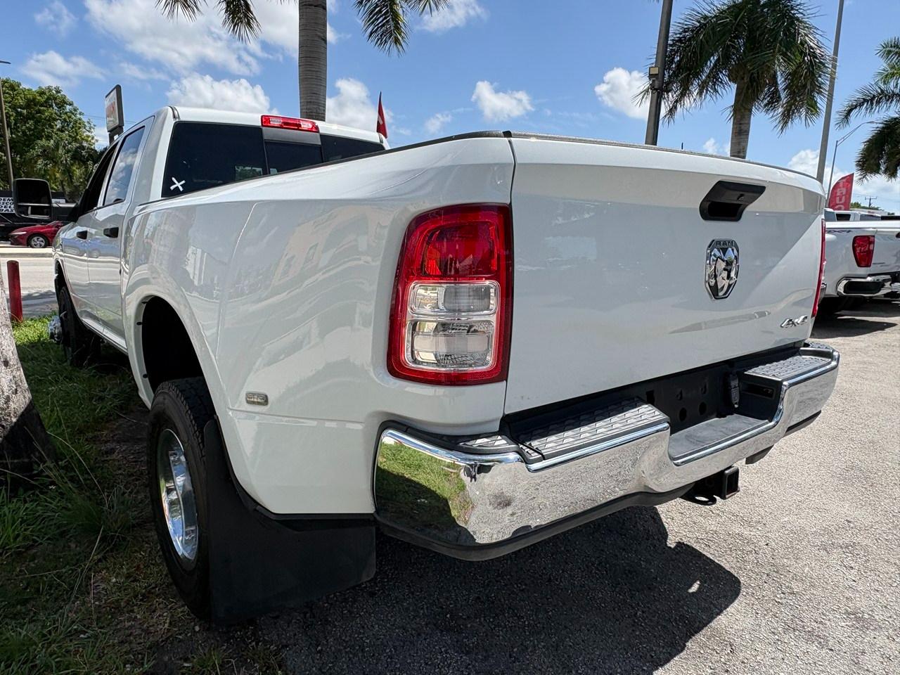 RAM 3500 Tradesman Crew Cab 4WD DRW 2024