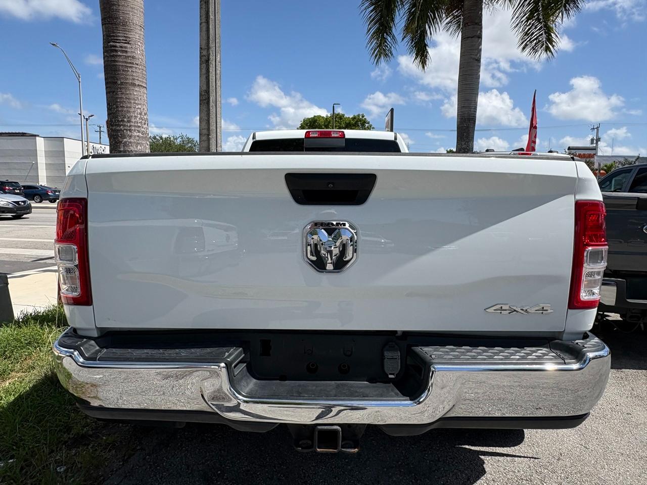 RAM 3500 Tradesman Crew Cab 4WD DRW 2024