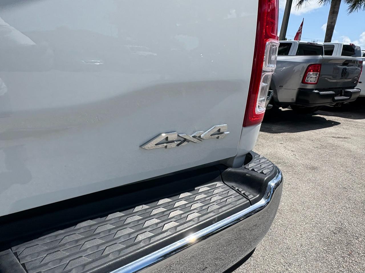 RAM 3500 Tradesman Crew Cab 4WD DRW 2024