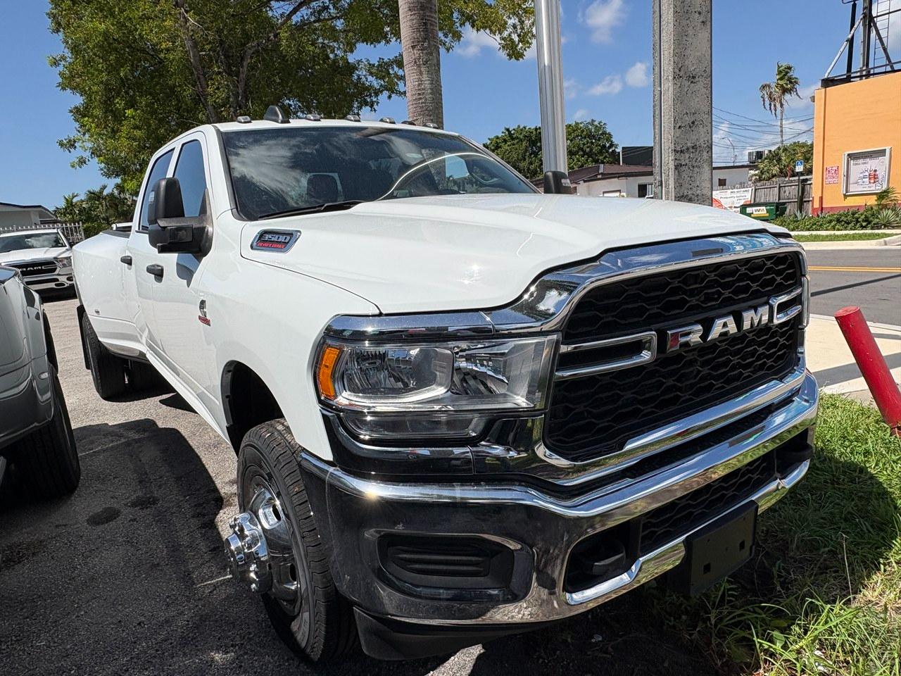 RAM 3500 Tradesman Crew Cab 4WD DRW 2024