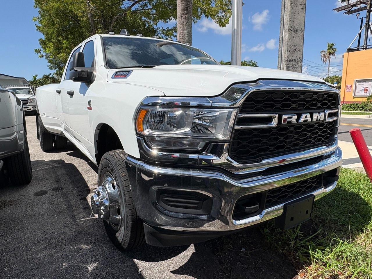 RAM 3500 Tradesman Crew Cab 4WD DRW 2024