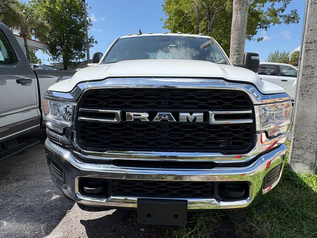 RAM 3500 Tradesman Crew Cab 4WD DRW 2024