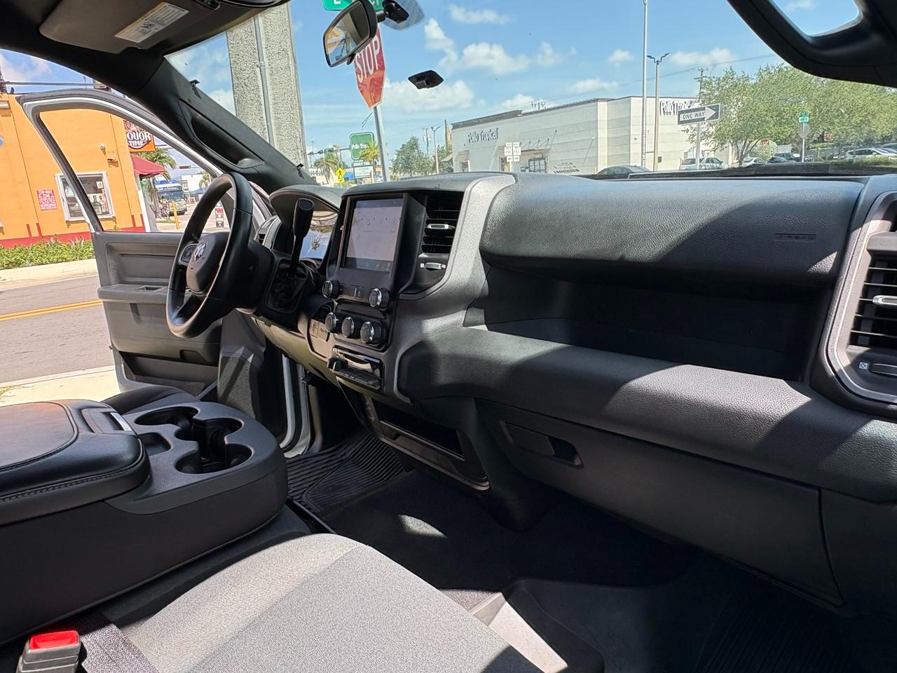 RAM 3500 Tradesman Crew Cab 4WD DRW 2024