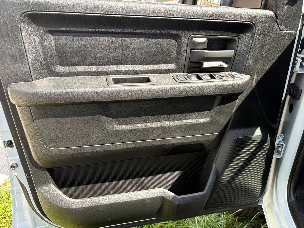 RAM 3500 Tradesman Crew Cab 4WD DRW 2024