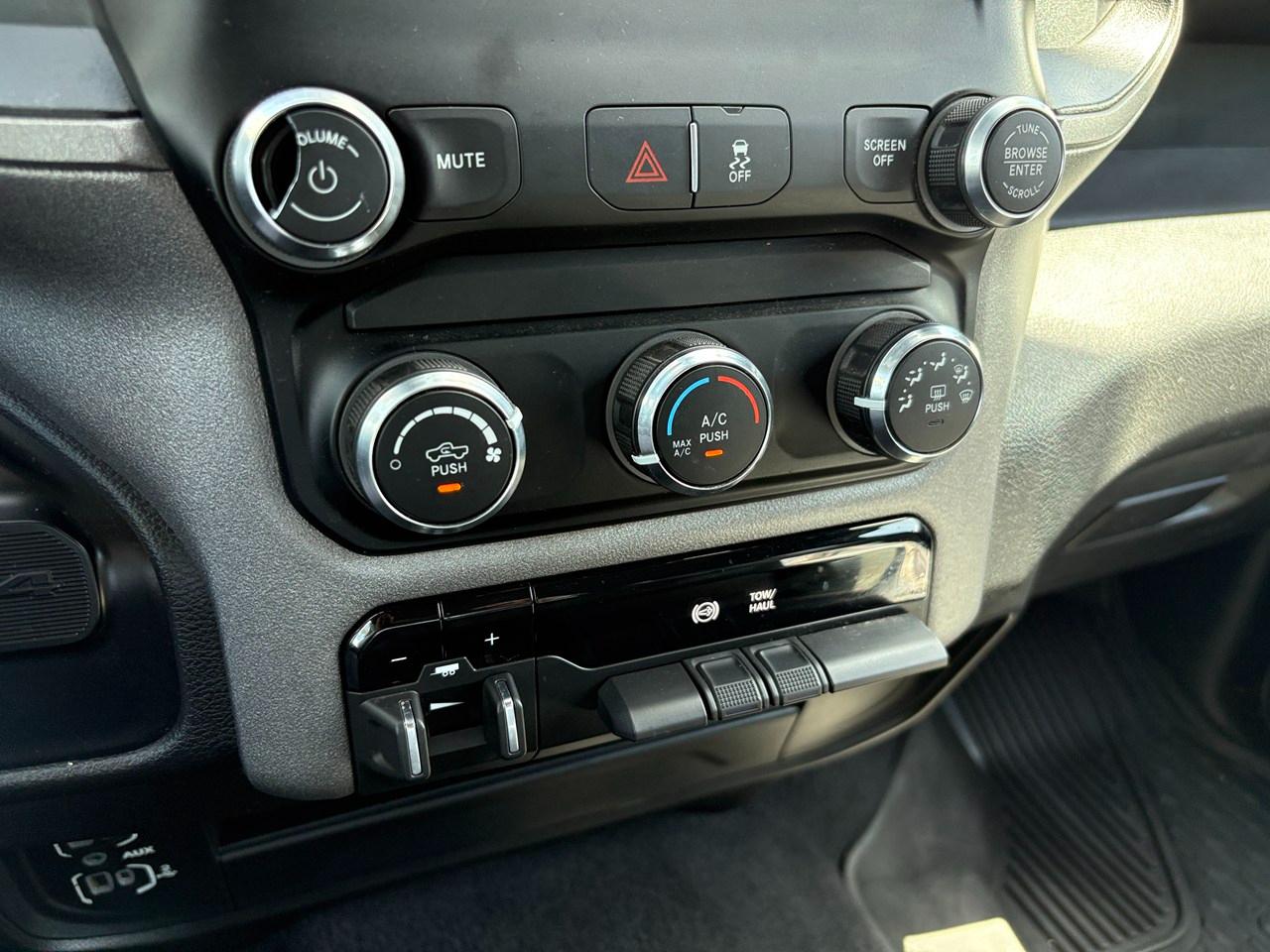 RAM 3500 Tradesman Crew Cab 4WD DRW 2024