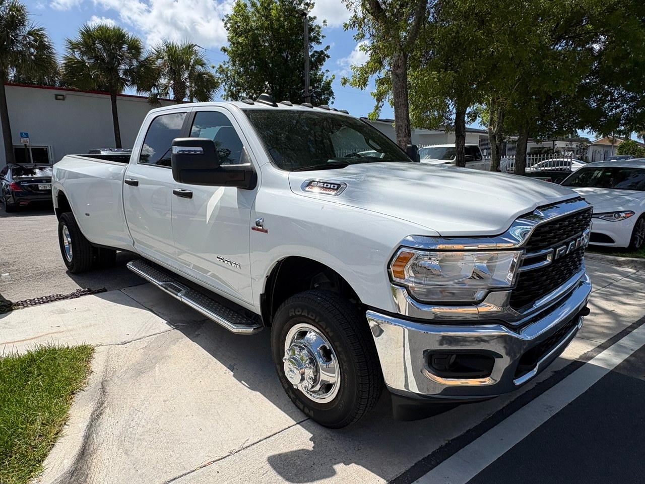 RAM 3500 Big Horn Crew Cab LWB 4WD DRW 2024