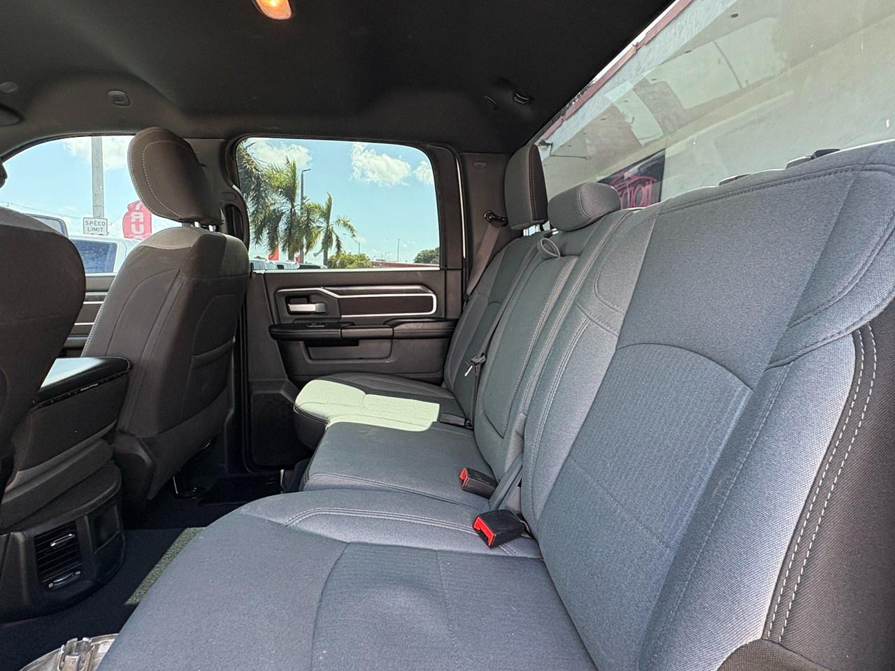 RAM 3500 Big Horn Crew Cab LWB 4WD DRW 2024