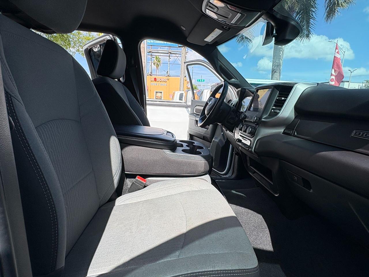 RAM 3500 Big Horn Crew Cab LWB 4WD DRW 2024