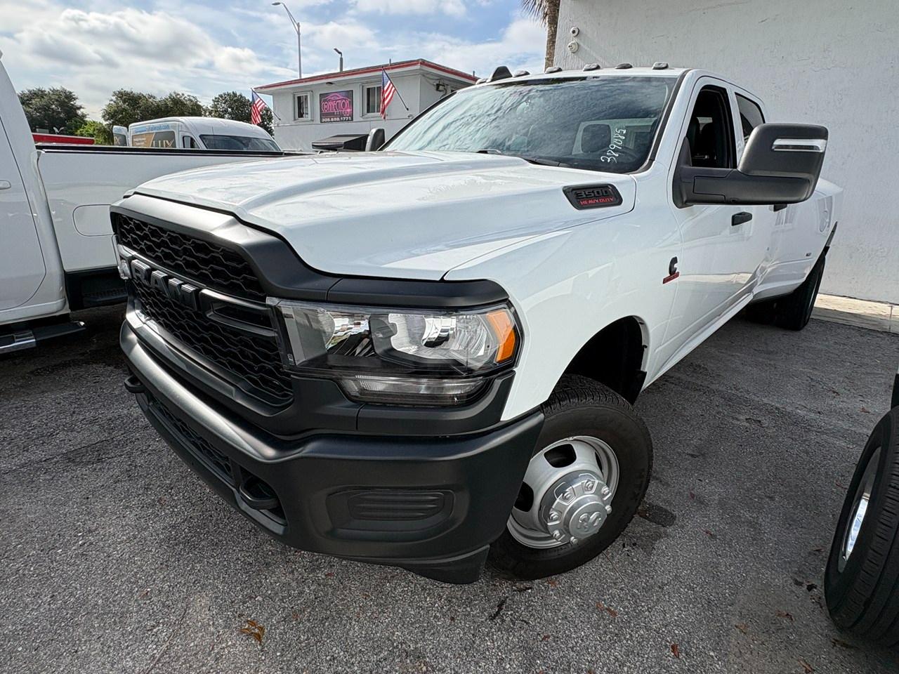 RAM 3500 Tradesman Crew Cab 4WD DRW 2024