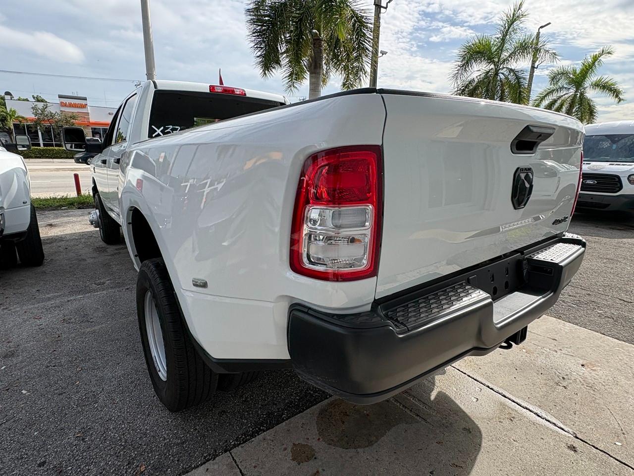 RAM 3500 Tradesman Crew Cab 4WD DRW 2024