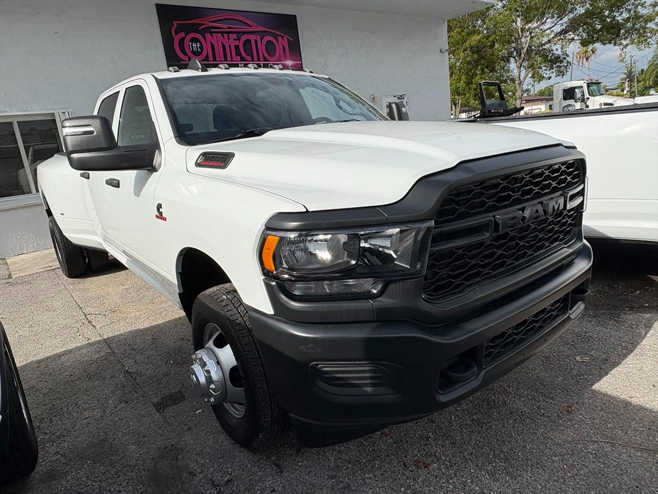 RAM 3500 Tradesman Crew Cab 4WD DRW 2024