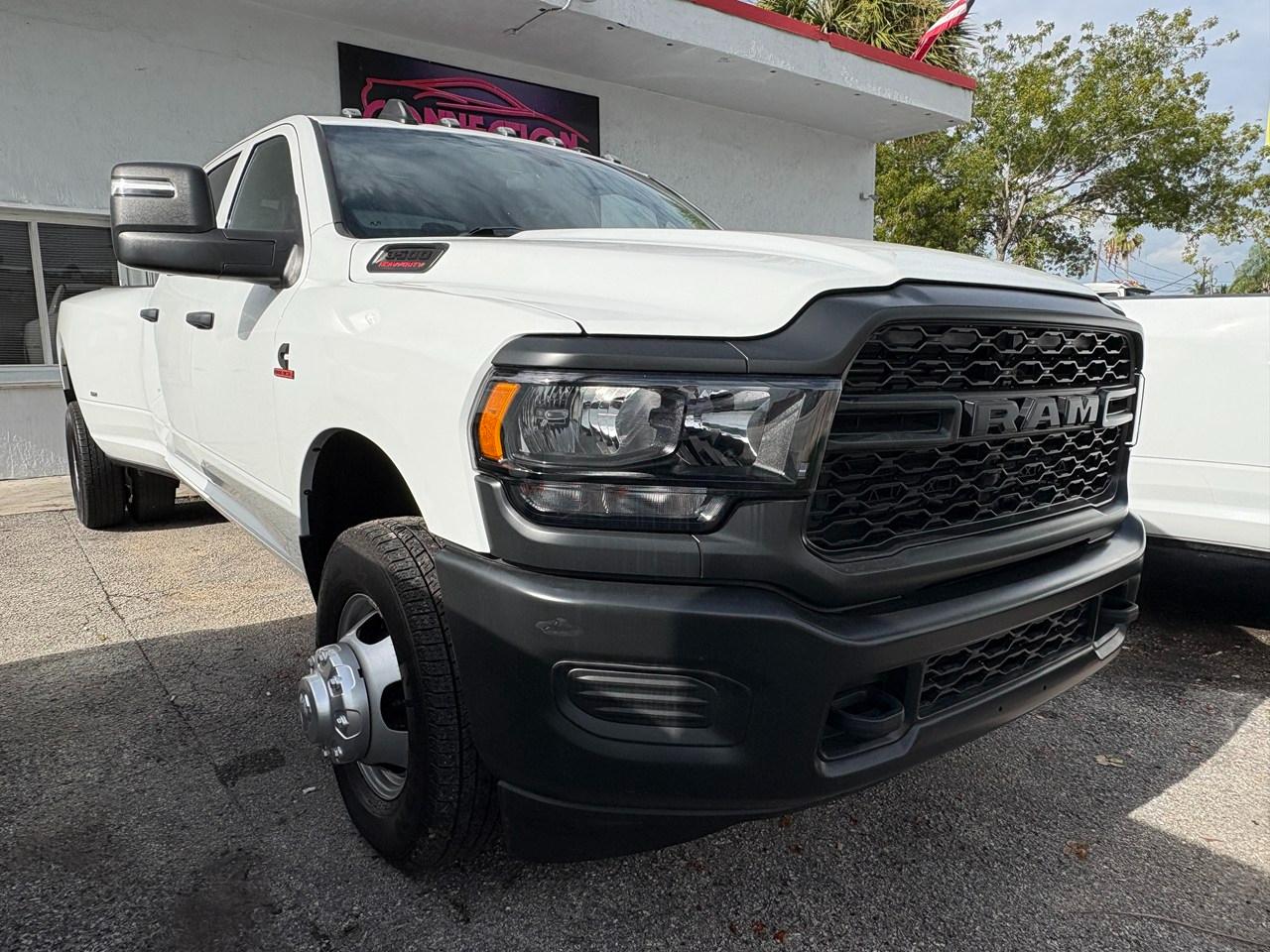 RAM 3500 Tradesman Crew Cab 4WD DRW 2024