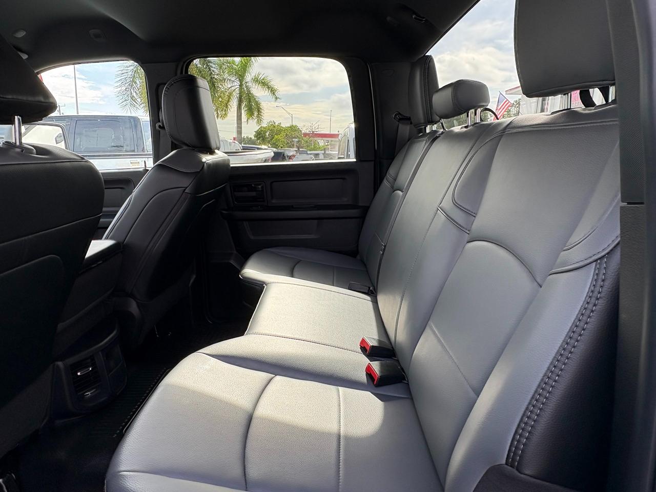 RAM 3500 Tradesman Crew Cab 4WD DRW 2024