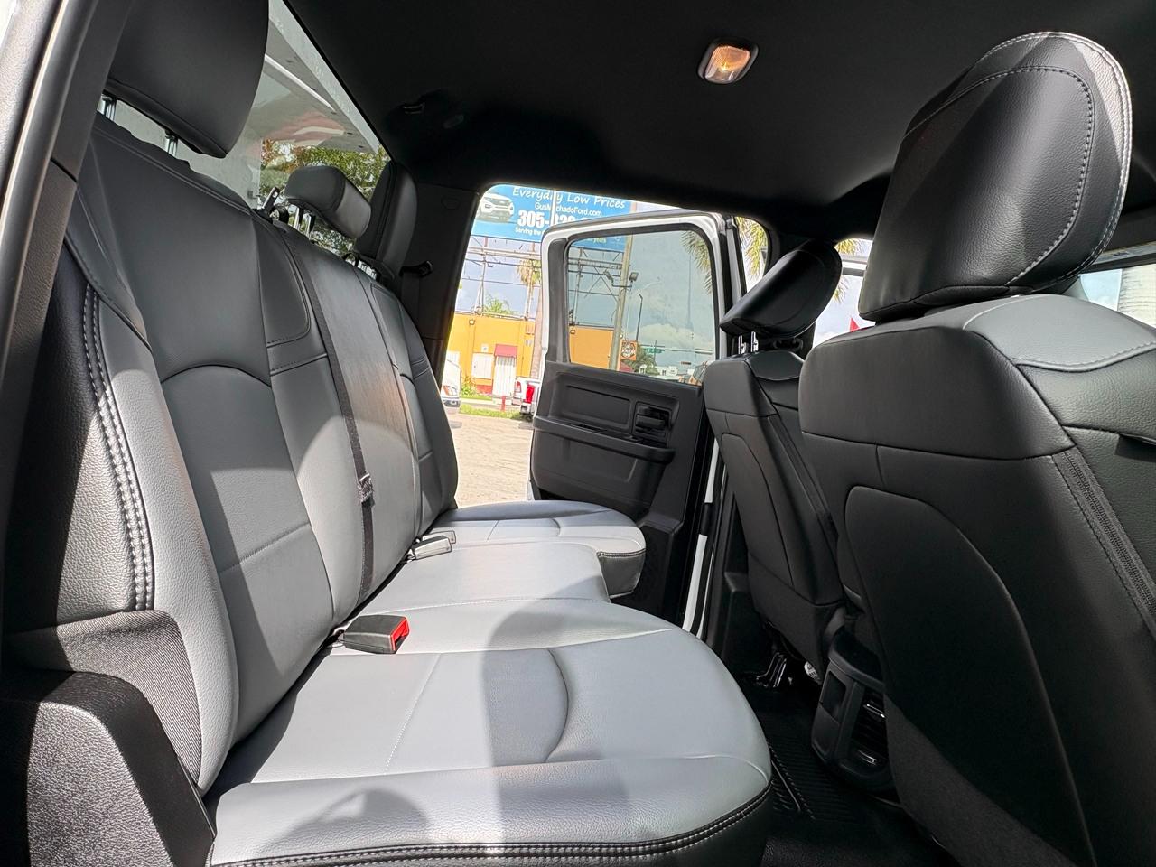 RAM 3500 Tradesman Crew Cab 4WD DRW 2024