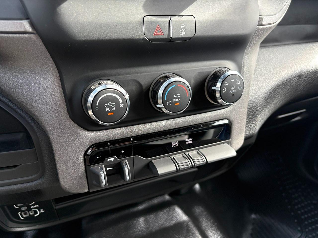 RAM 3500 Tradesman Crew Cab 4WD DRW 2024