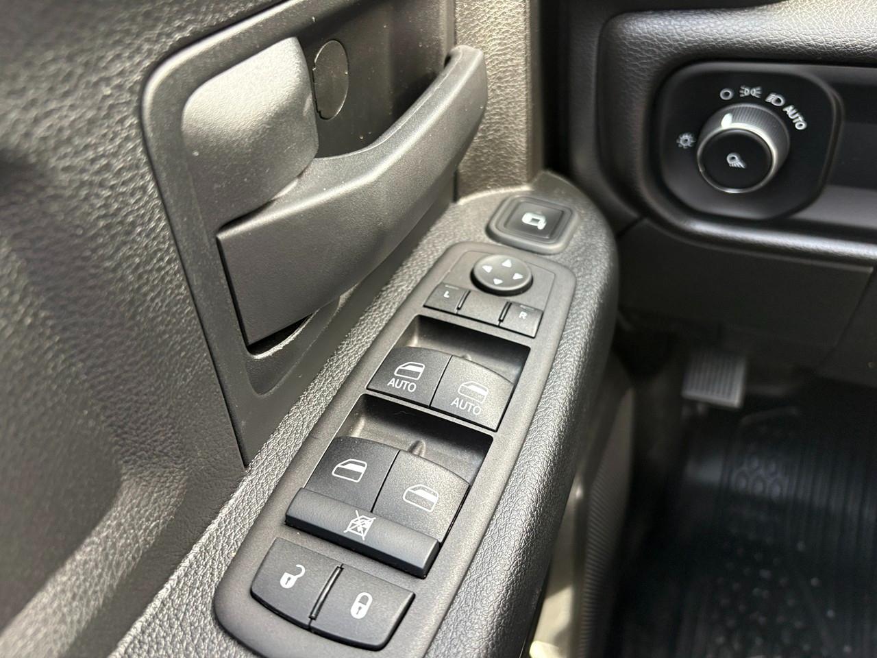 RAM 3500 Tradesman Crew Cab 4WD DRW 2024