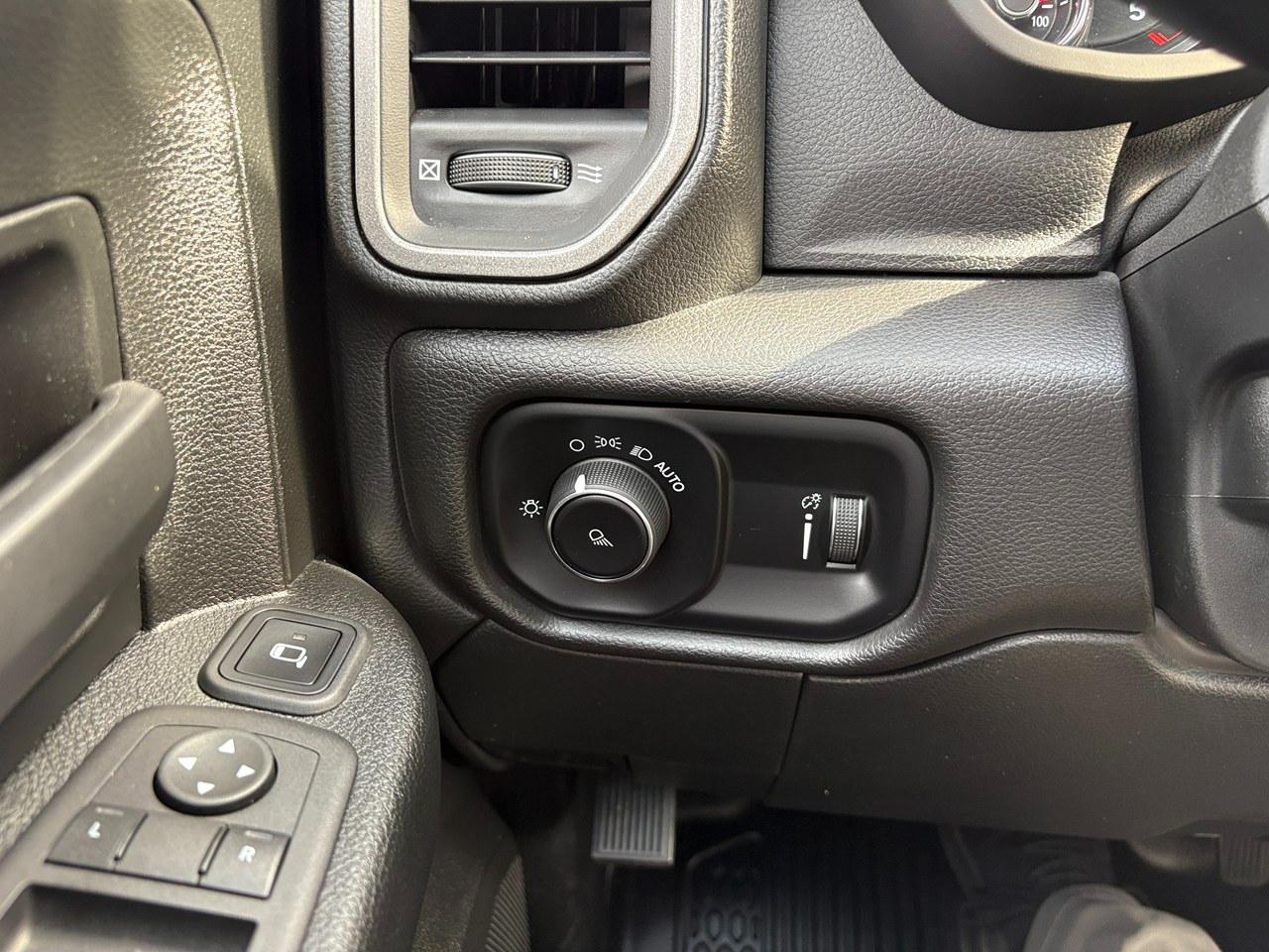 RAM 3500 Tradesman Crew Cab 4WD DRW 2024