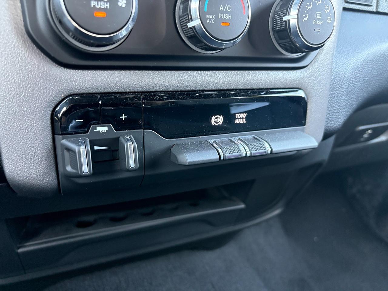 RAM 3500 Big Horn Crew Cab LWB 4WD DRW 2024