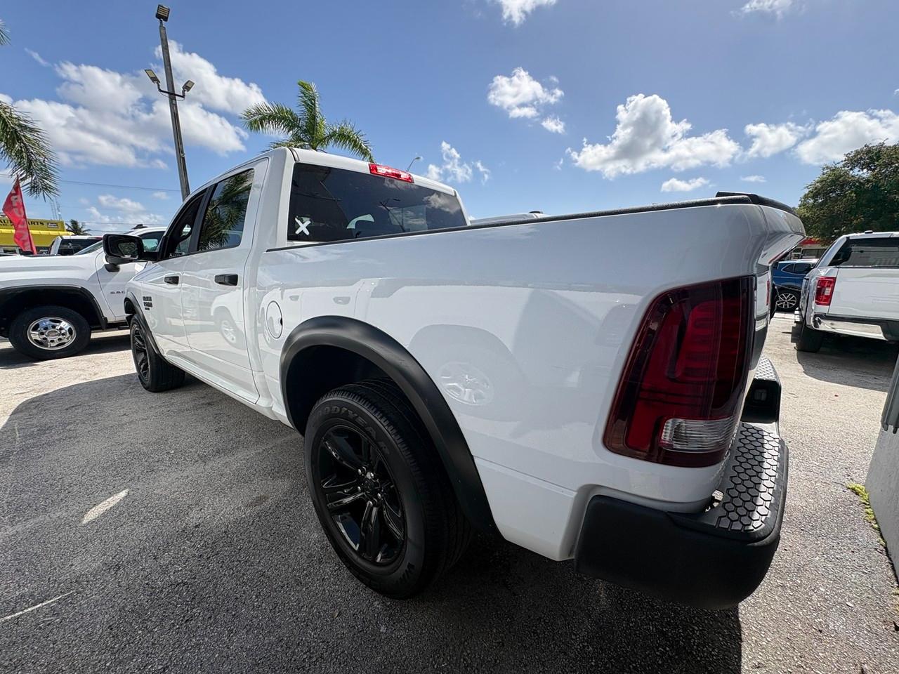 RAM 1500 Classic Tradesman Crew Cab SWB 2WD 2024