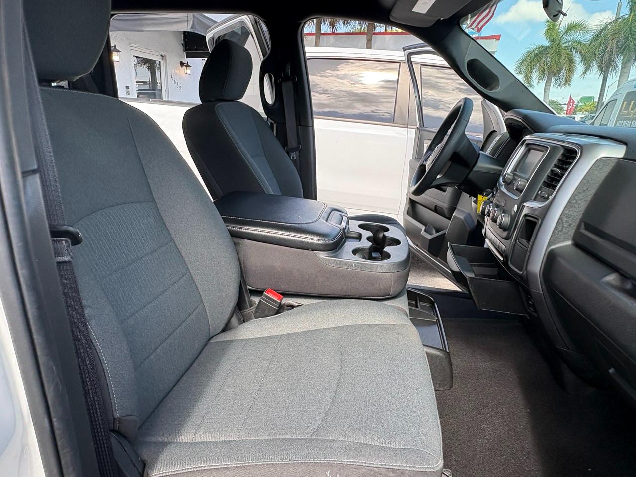 RAM 1500 Classic Tradesman Crew Cab SWB 2WD 2024