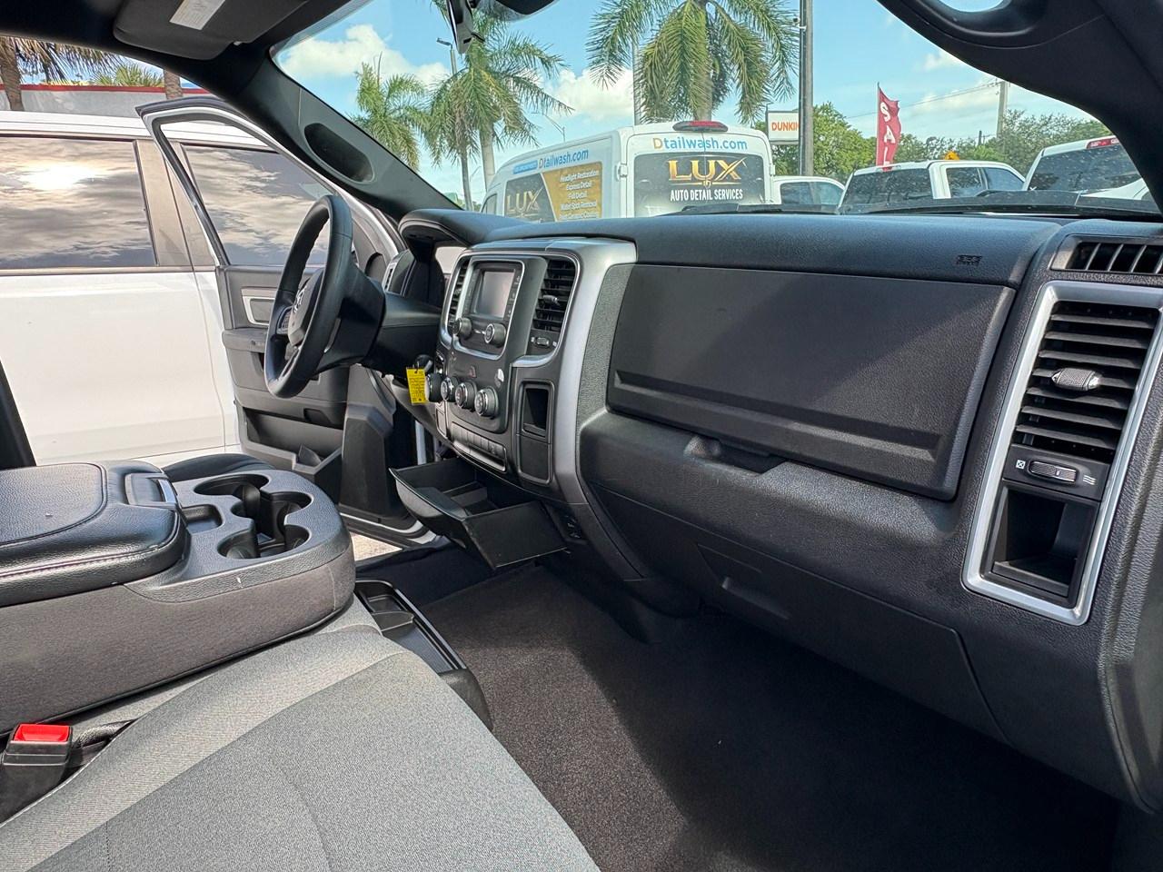 RAM 1500 Classic Tradesman Crew Cab SWB 2WD 2024