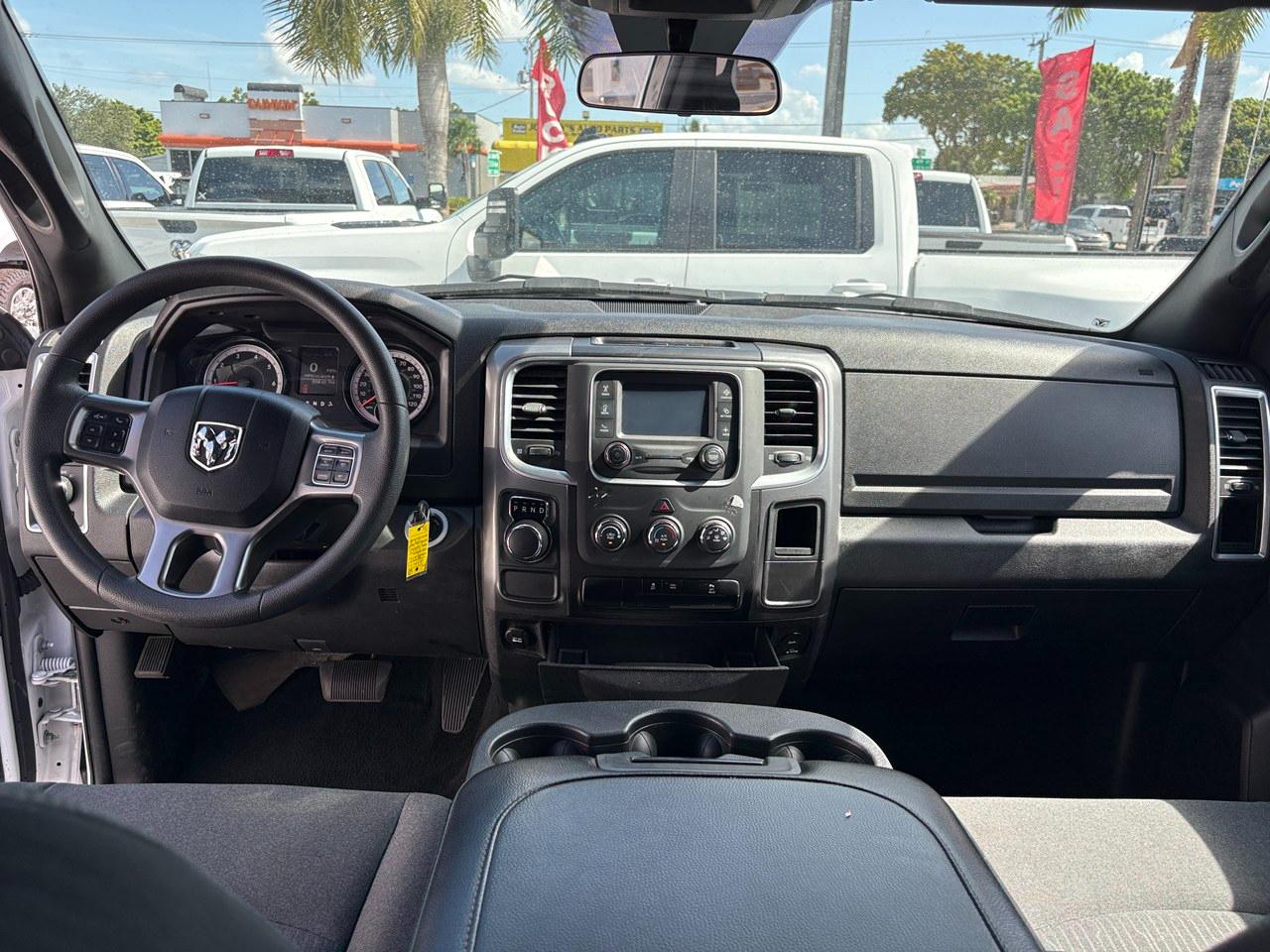 RAM 1500 Classic Tradesman Crew Cab SWB 2WD 2024