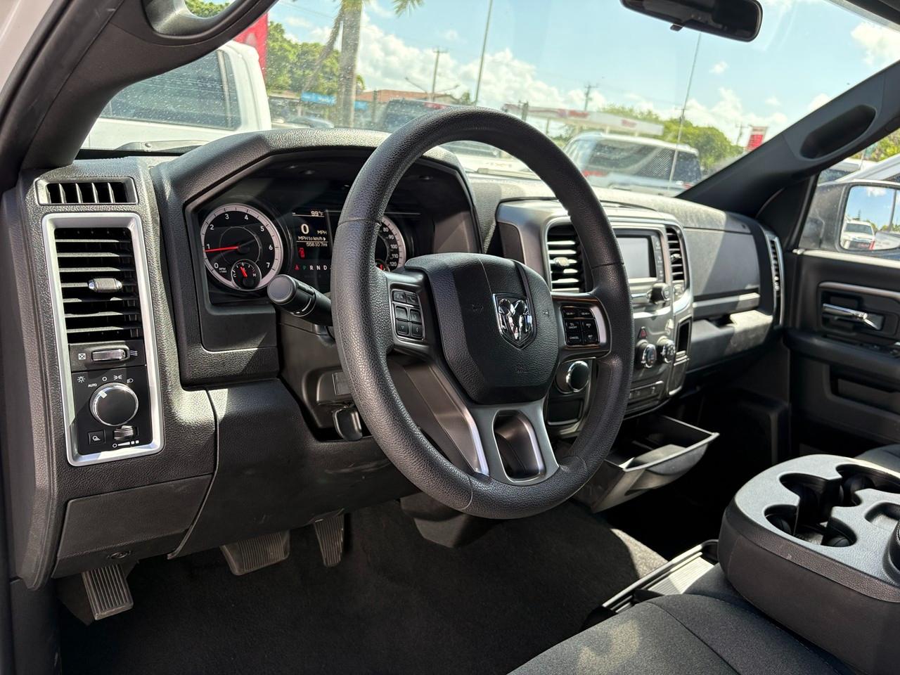 RAM 1500 Classic Tradesman Crew Cab SWB 2WD 2024