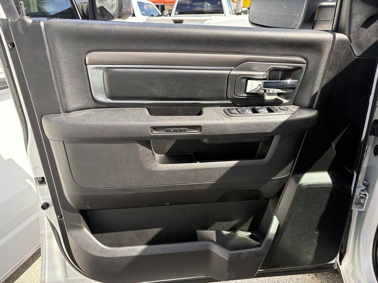 RAM 1500 Classic Tradesman Crew Cab SWB 2WD 2024