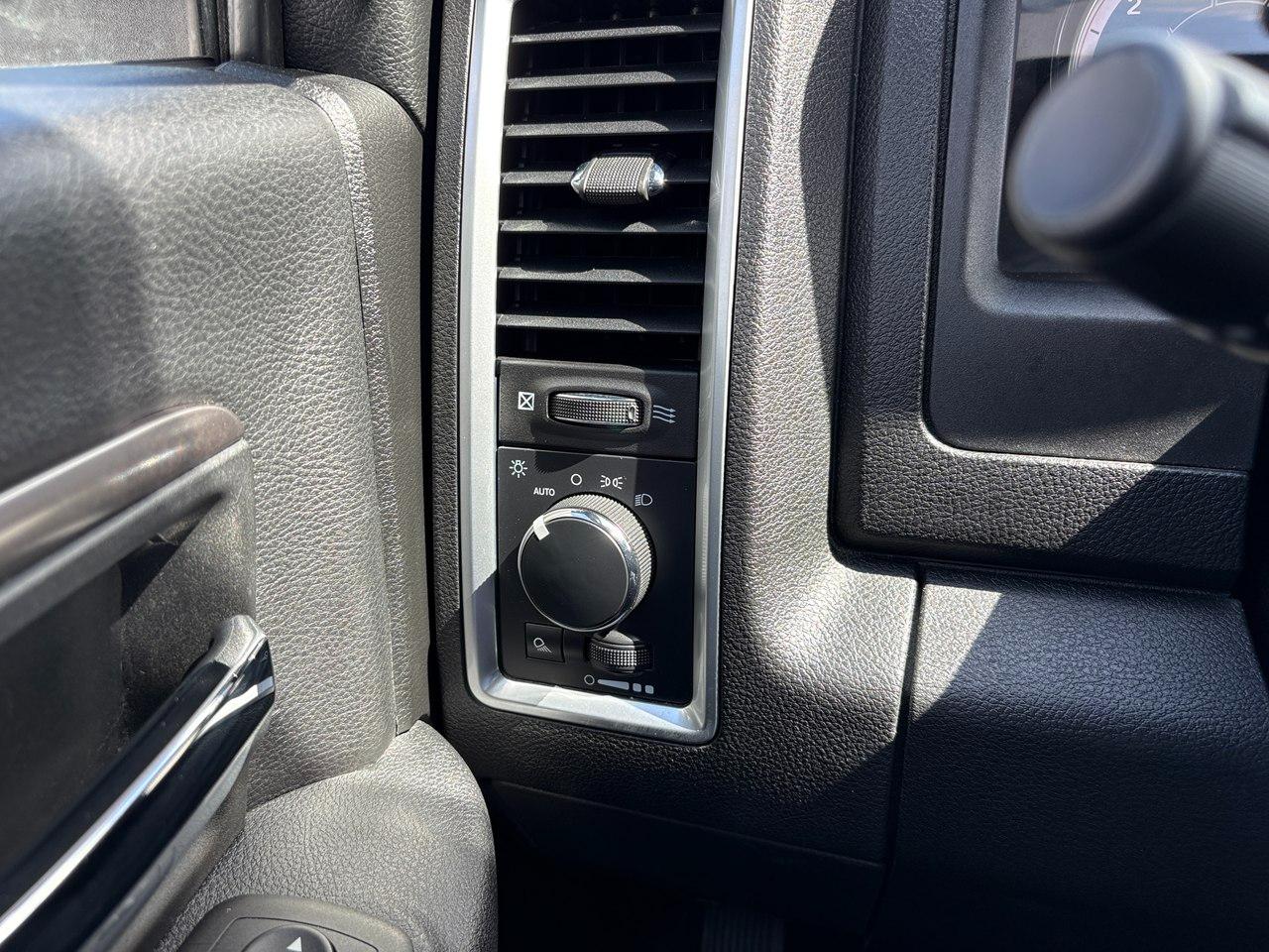RAM 1500 Classic Tradesman Crew Cab SWB 2WD 2024
