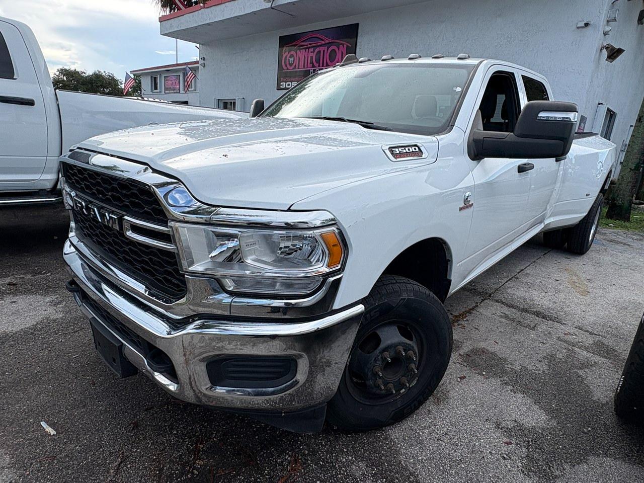 RAM 3500 Tradesman Crew Cab 4WD DRW 2024