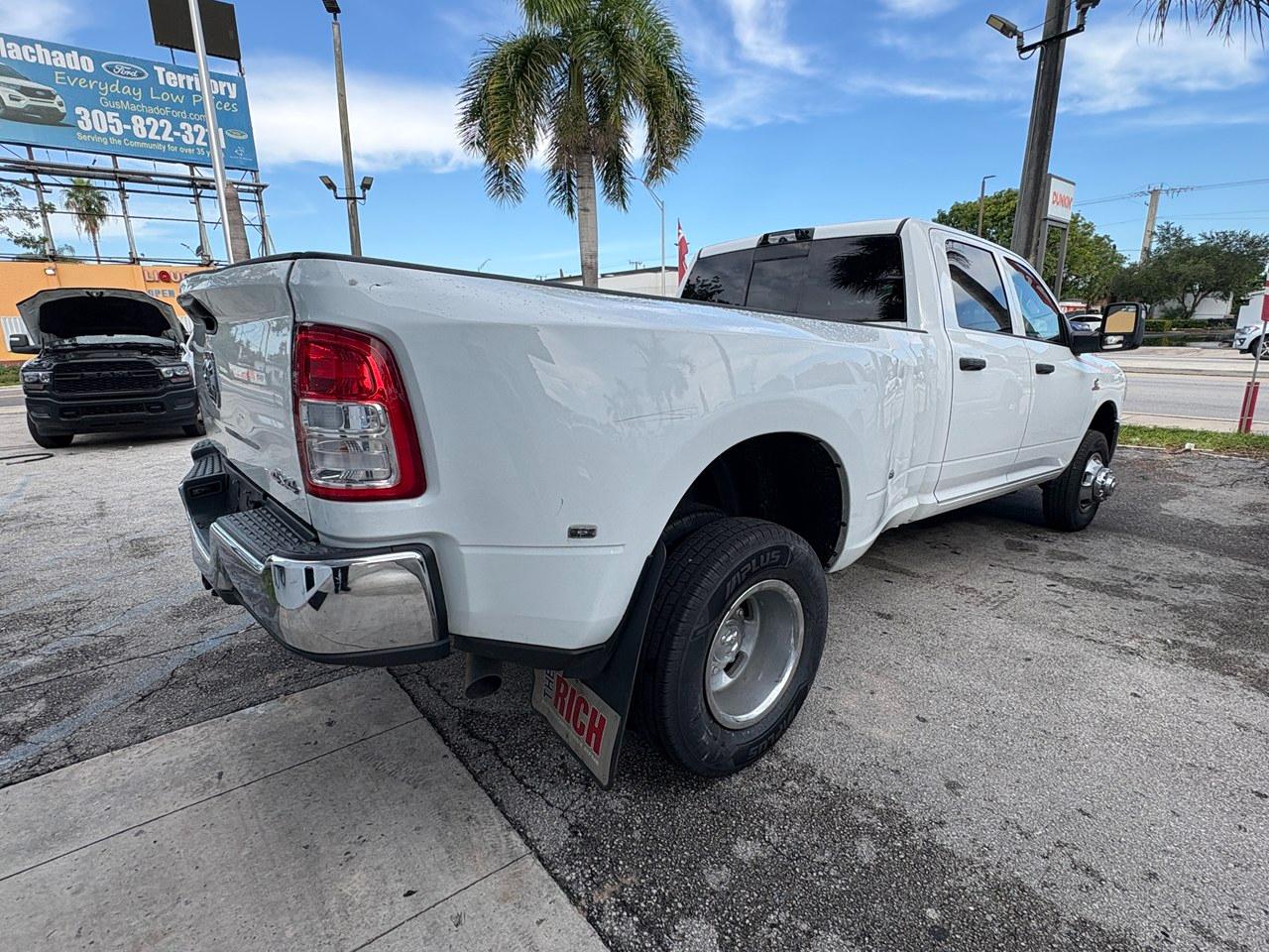 RAM 3500 Tradesman Crew Cab 4WD DRW 2024