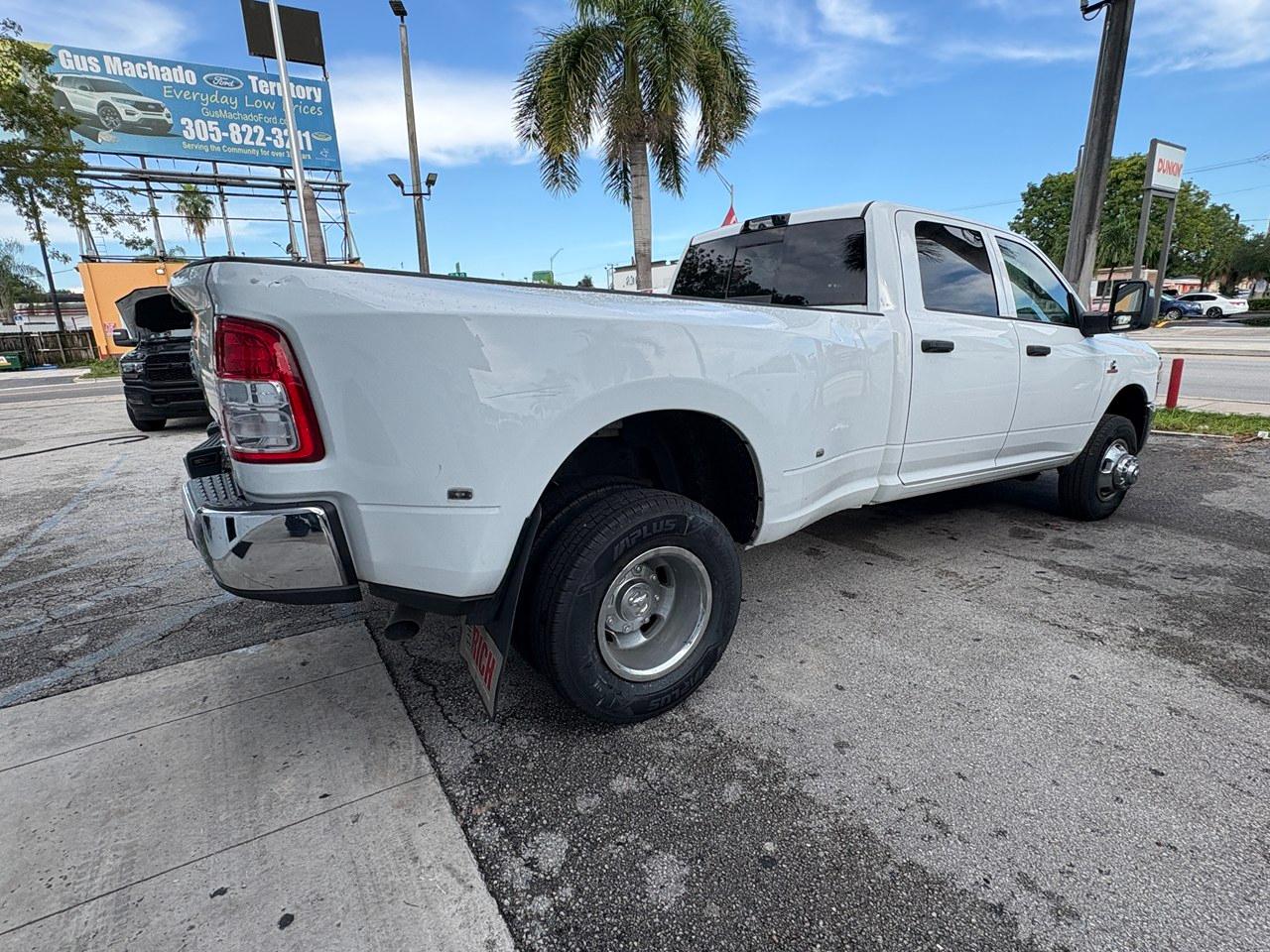 RAM 3500 Tradesman Crew Cab 4WD DRW 2024
