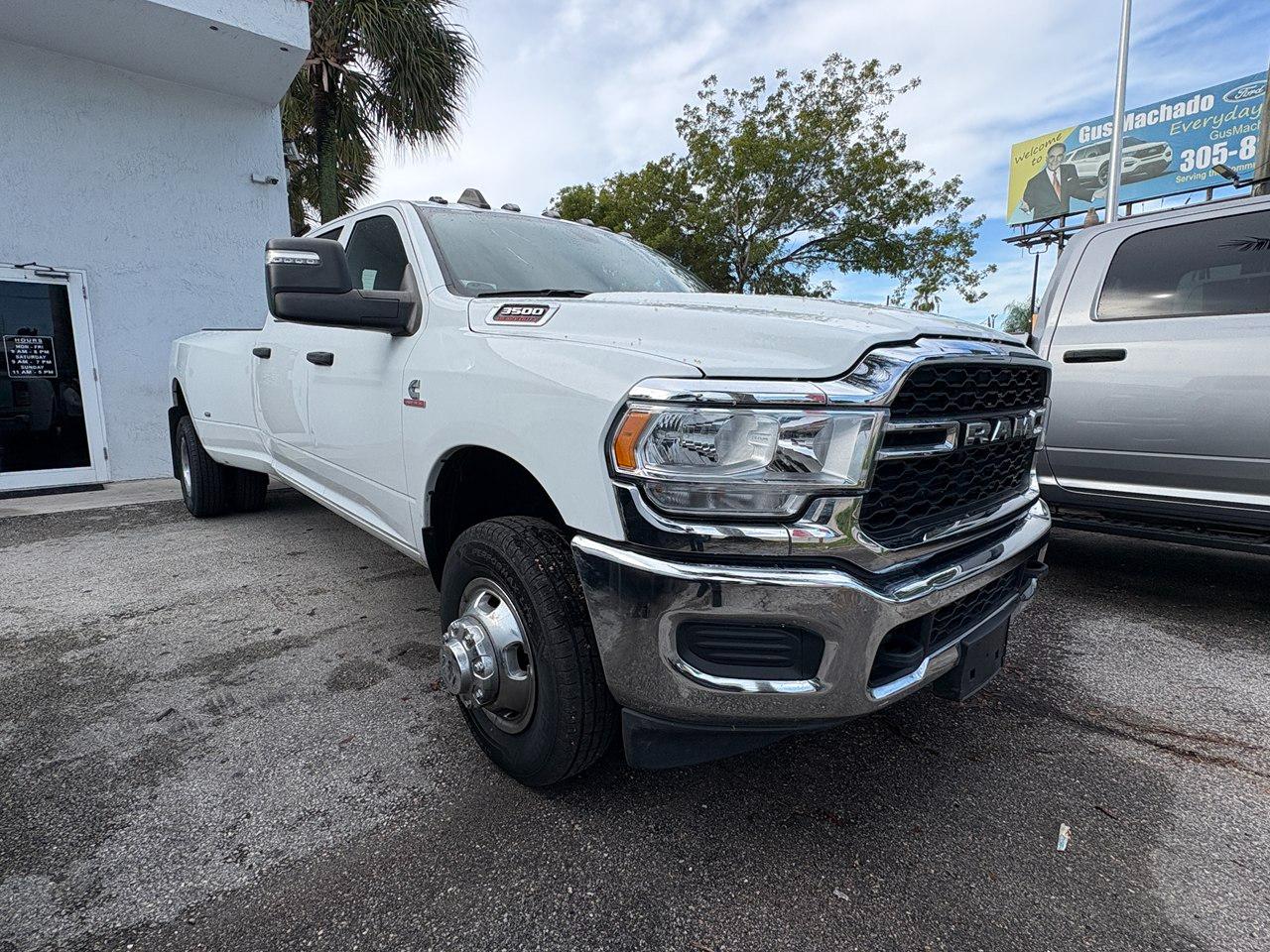 RAM 3500 Tradesman Crew Cab 4WD DRW 2024