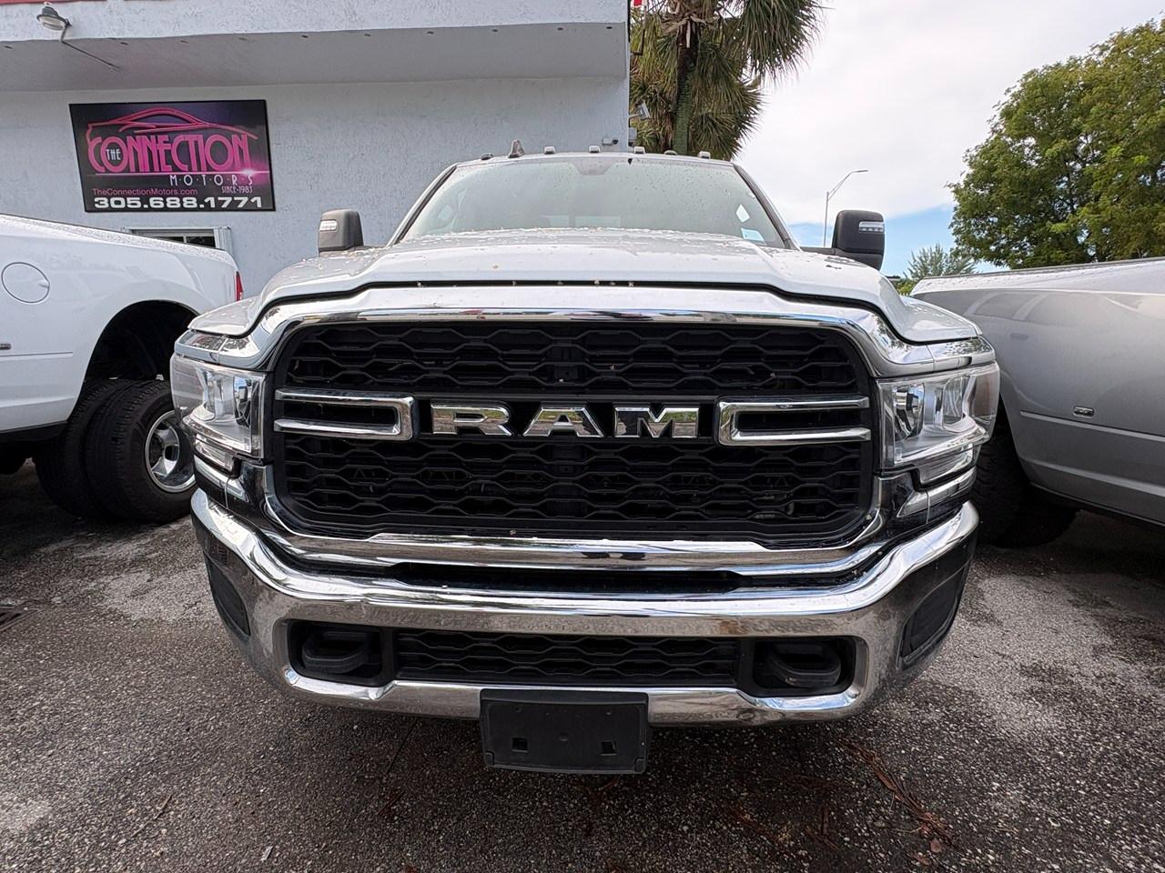 RAM 3500 Tradesman Crew Cab 4WD DRW 2024