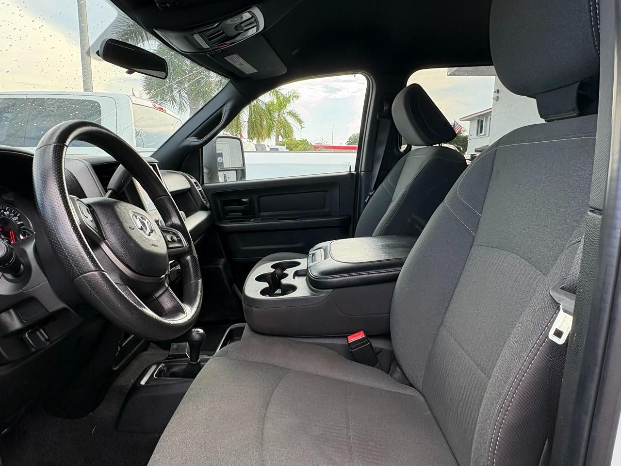 RAM 3500 Tradesman Crew Cab 4WD DRW 2024