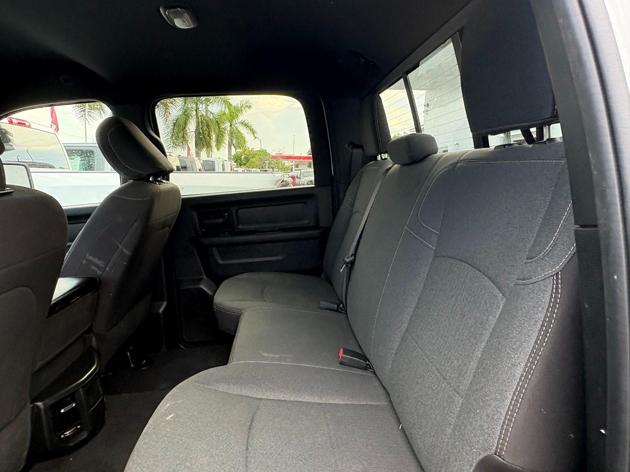 RAM 3500 Tradesman Crew Cab 4WD DRW 2024