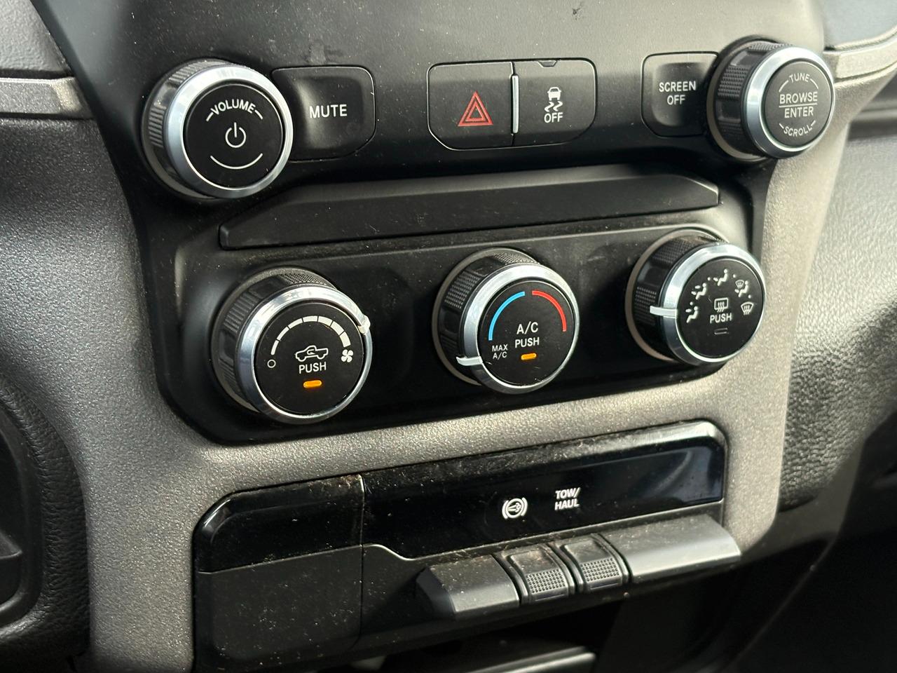 RAM 3500 Tradesman Crew Cab 4WD DRW 2024