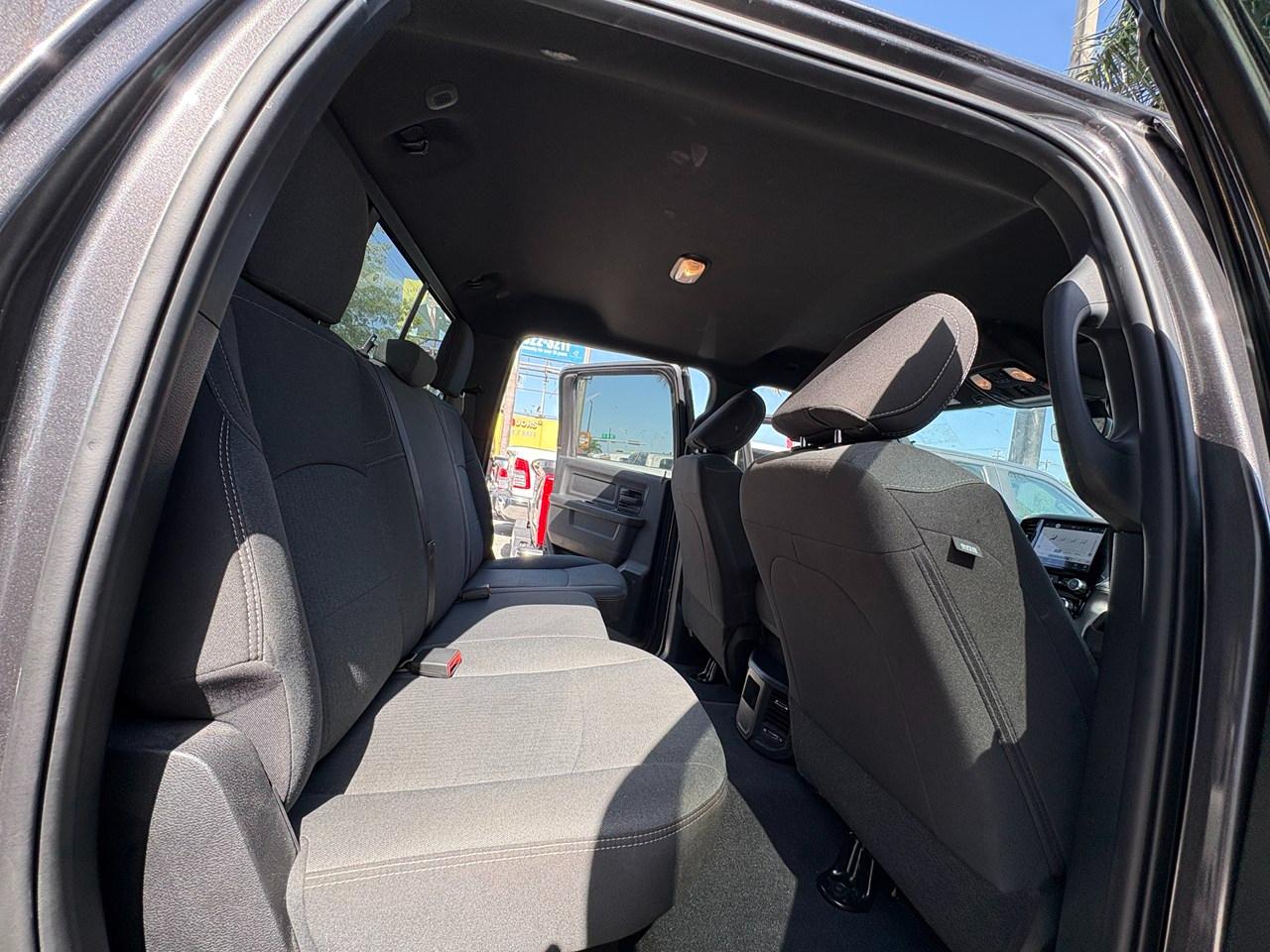 RAM 3500 Tradesman Crew Cab 4WD DRW 2024
