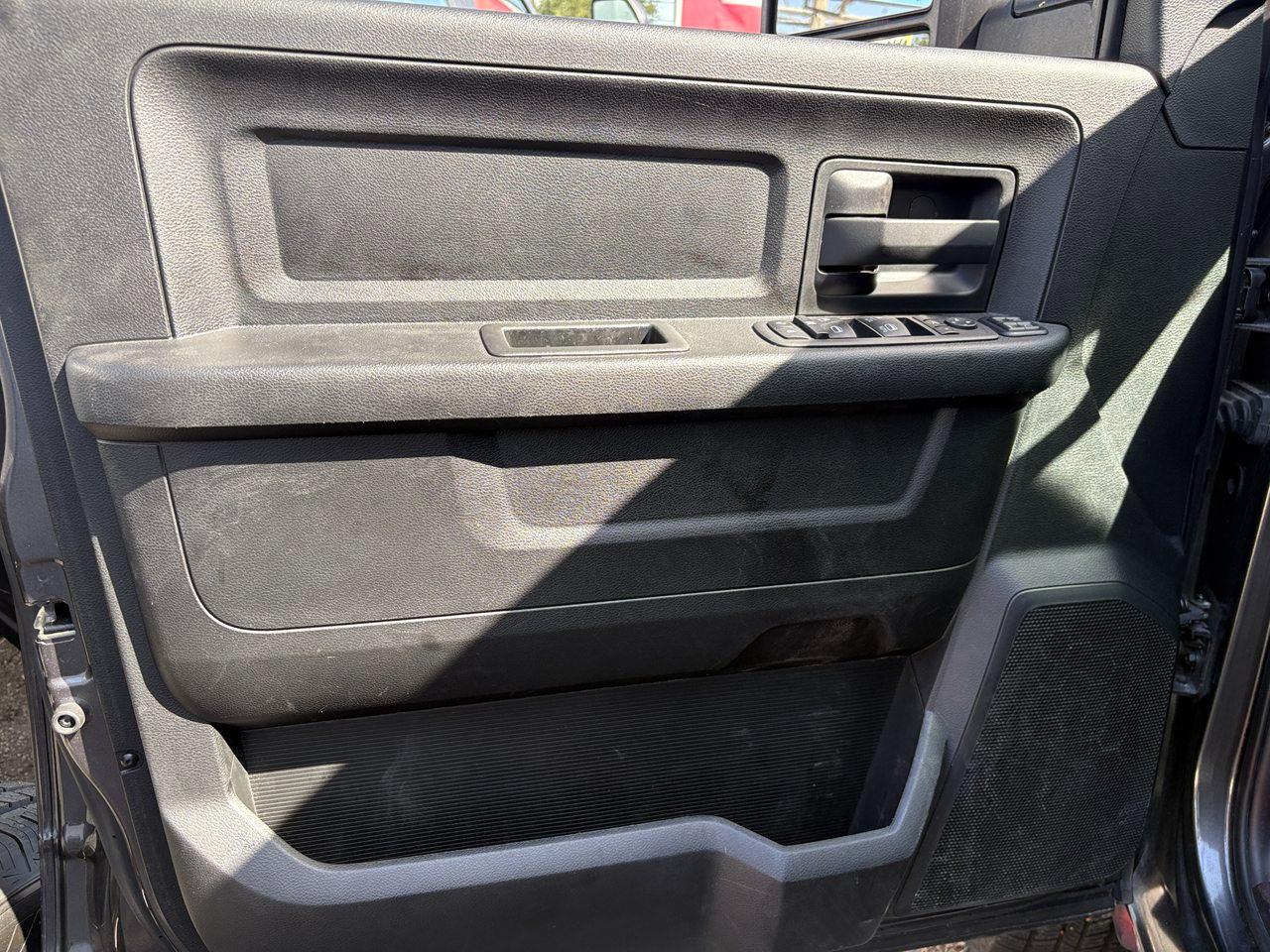 RAM 3500 Tradesman Crew Cab 4WD DRW 2024